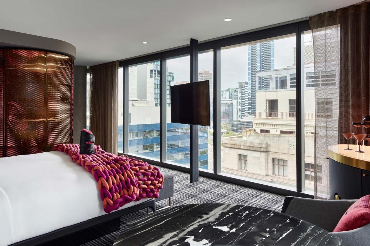 Premium Room, Larger Guest Room, 1 King, Corner Room