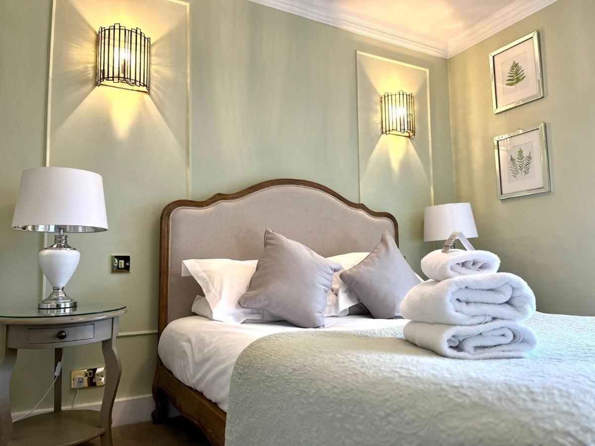 Deluxe Bedroom