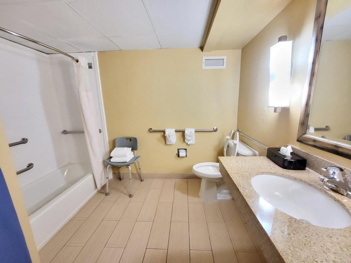 King Suite Mobility Access Bathtub Grab Bars Non-Smoking