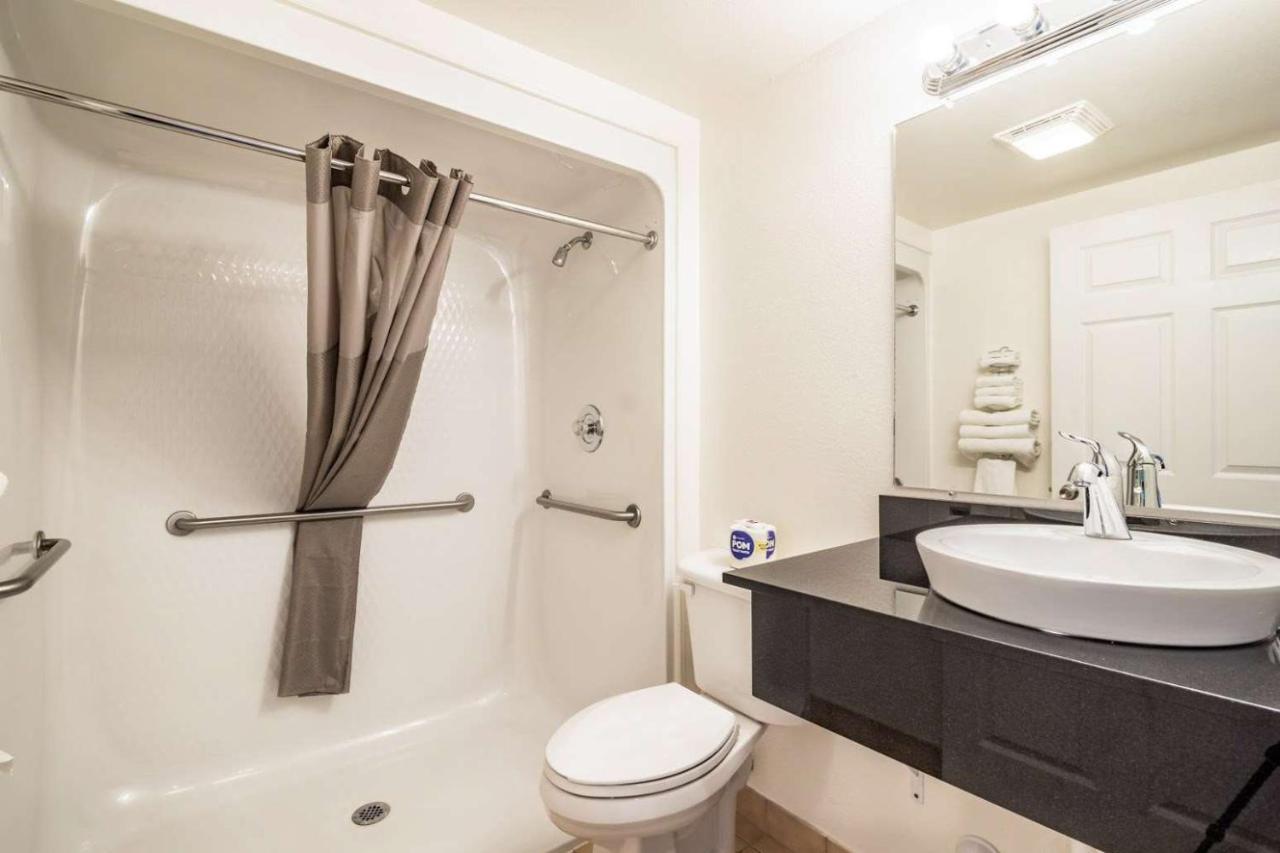 King Room - Disability Access - Non-Smoking