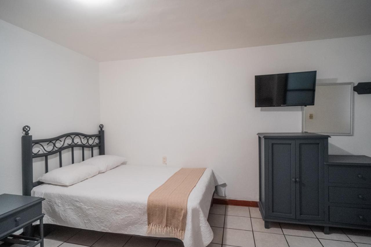 Standard Room,1365324221:JPEG