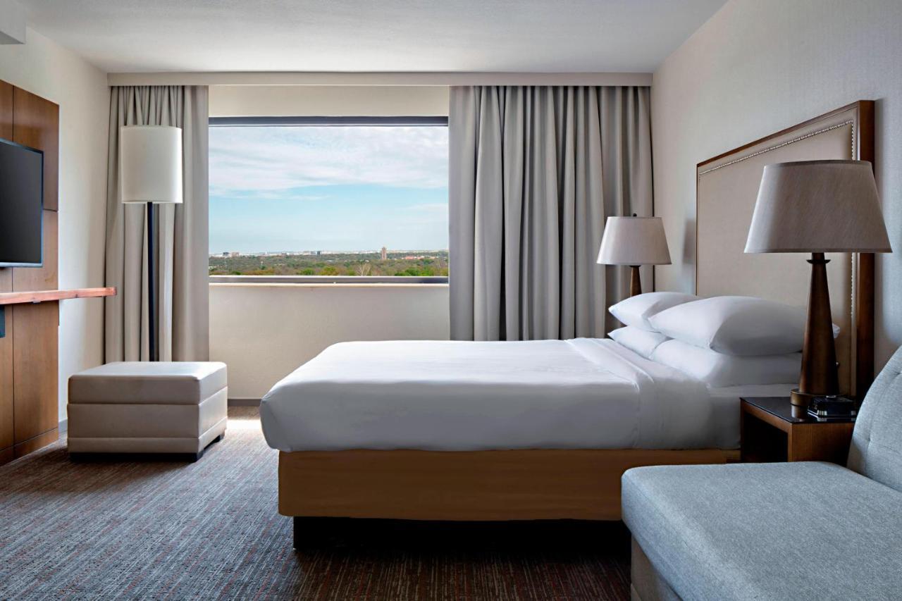 Club King Room with Lounge Access