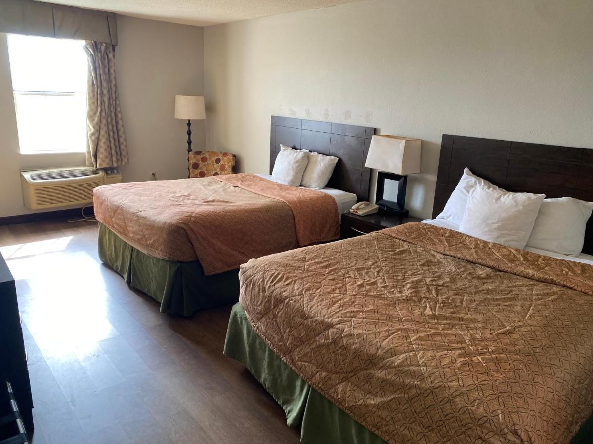 Queen Room Two Queen Beds Smoking