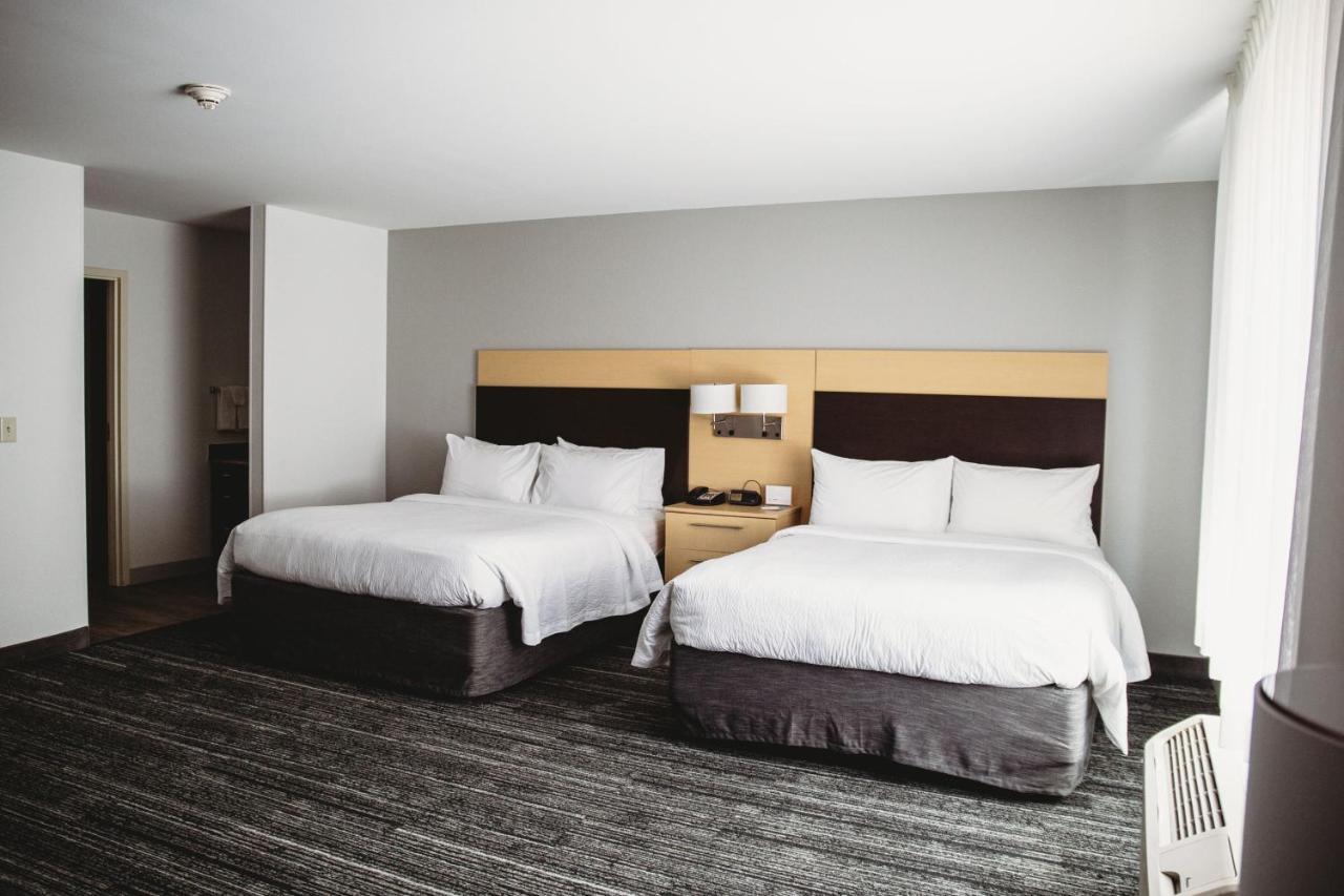 Queen Studio Two Queen Beds