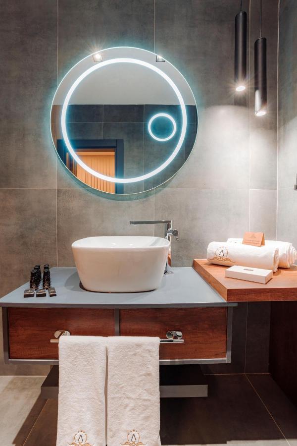 King Suite with Spa Bath