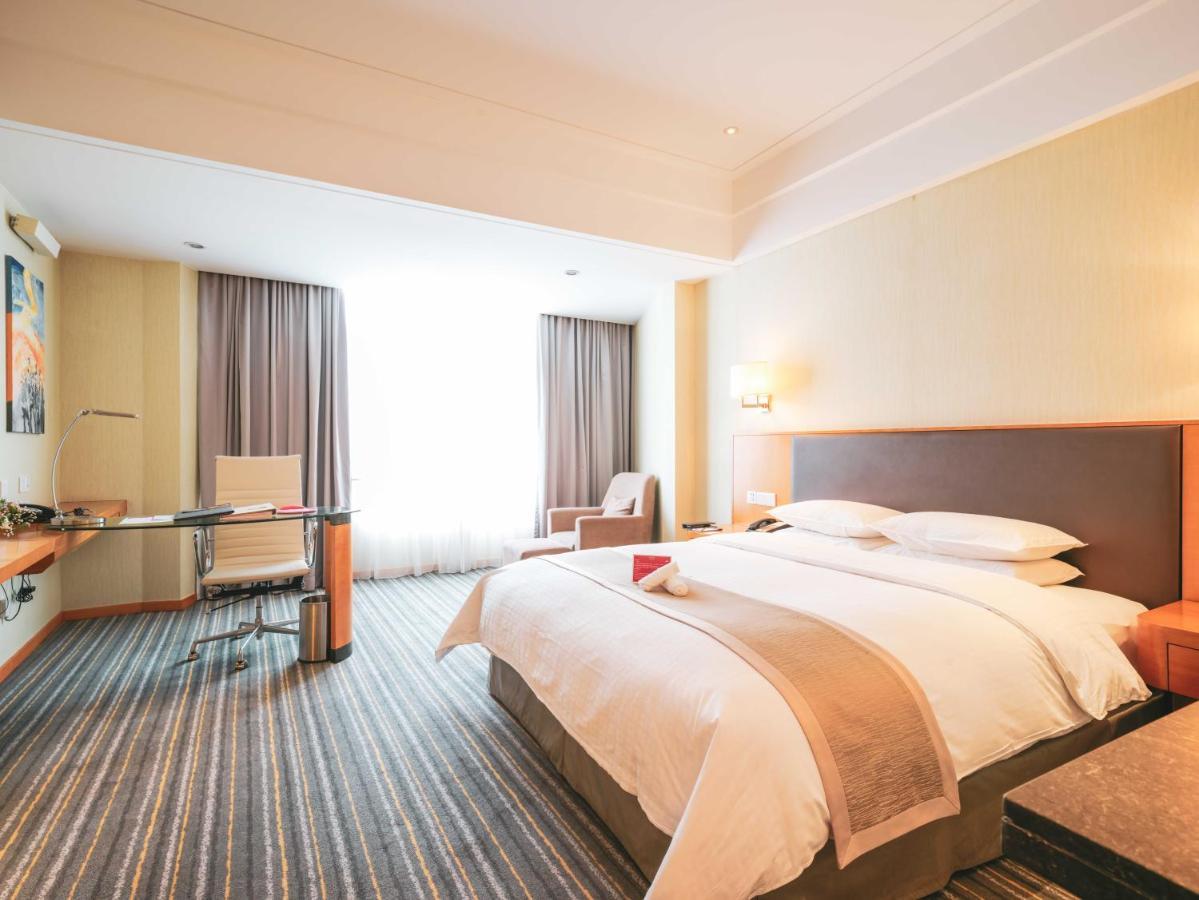 Deluxe King Room - Non-Smoking