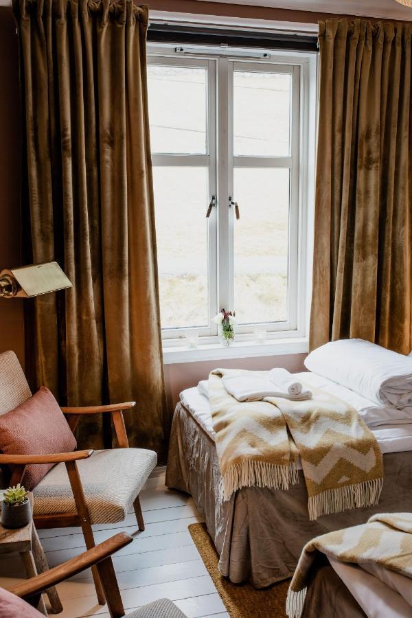 Standard Twin Room with Mountain View