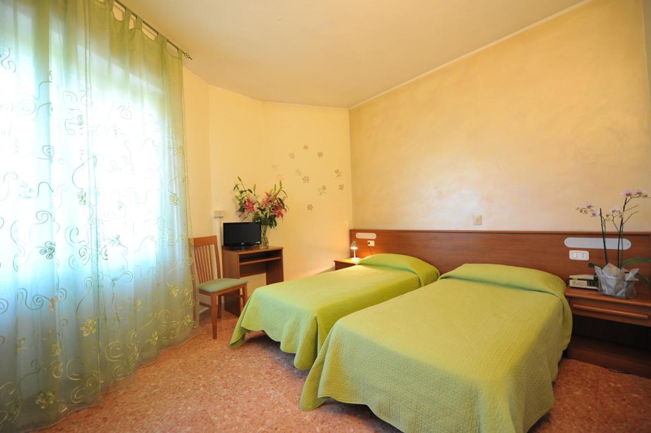 Double or Twin Room,1361694788:JPEG