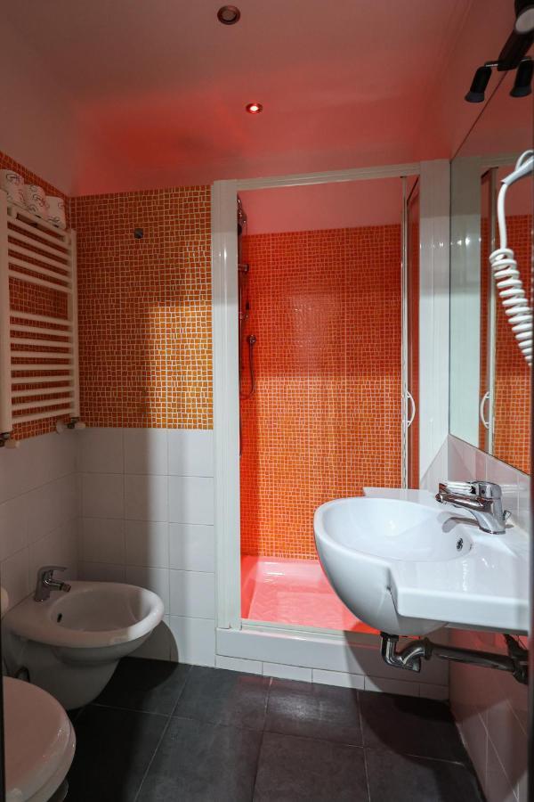 Twin Room Private Bathroom