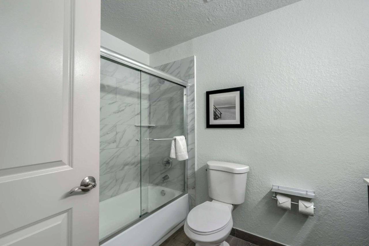 Double Room with Two Double Beds - Non-Smoking