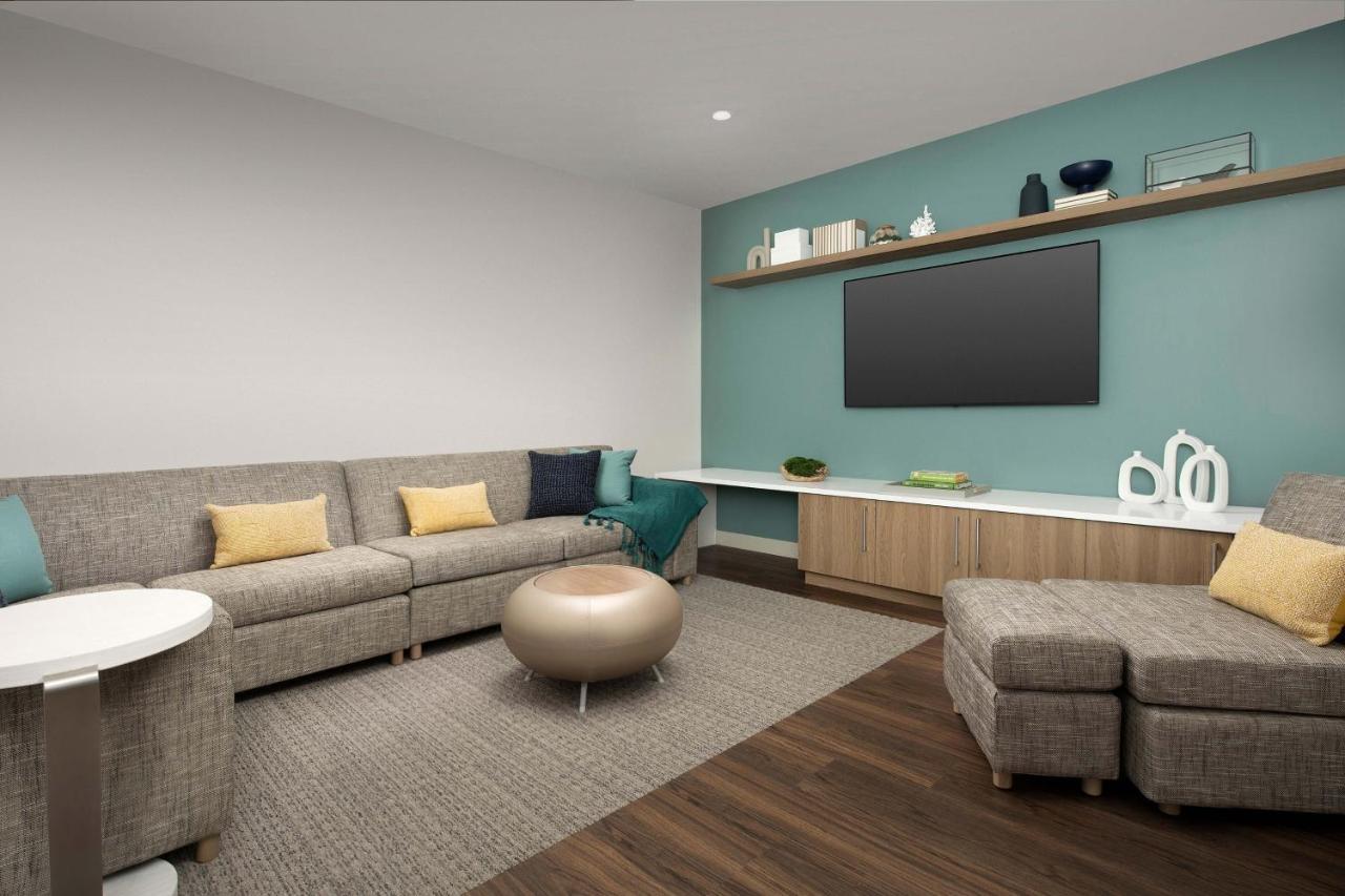 Studio Commons 4 Bedroom Suite Balcony
