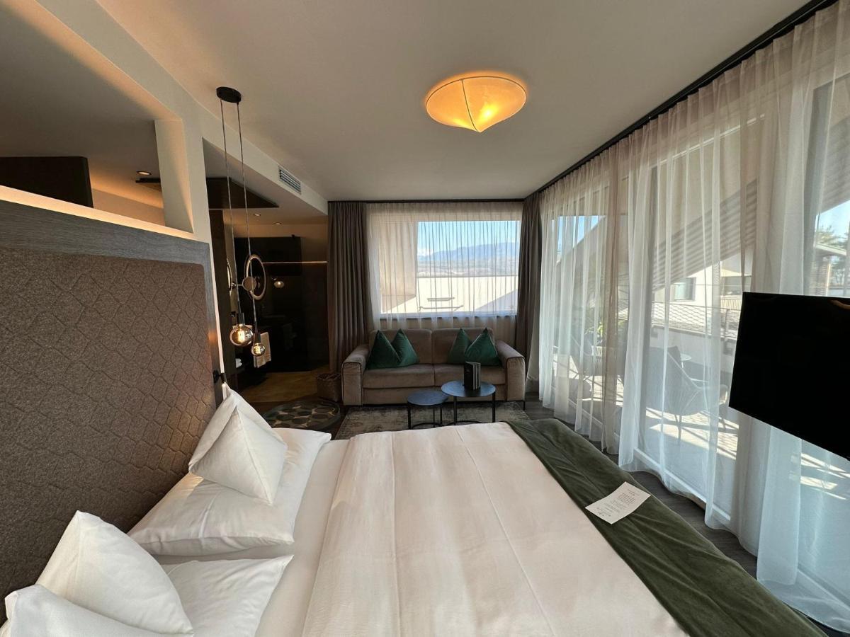 Deluxe Suite Spa Bath
