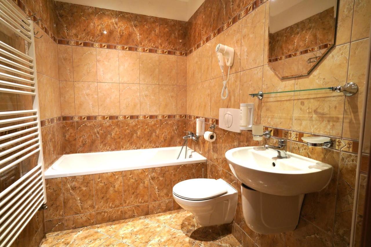 Triple Room,1588460299:JPEG