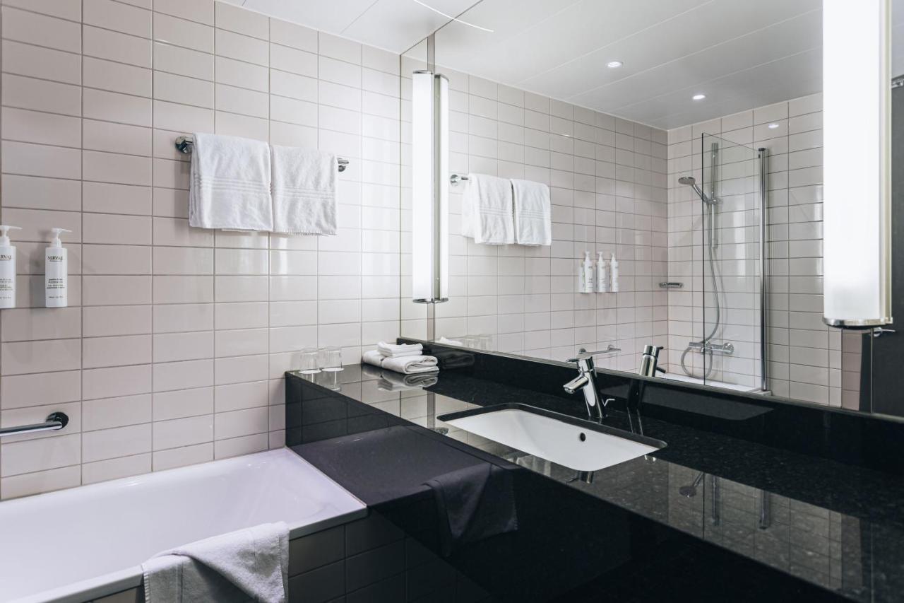 Premium, Larger Guest room, 1 King