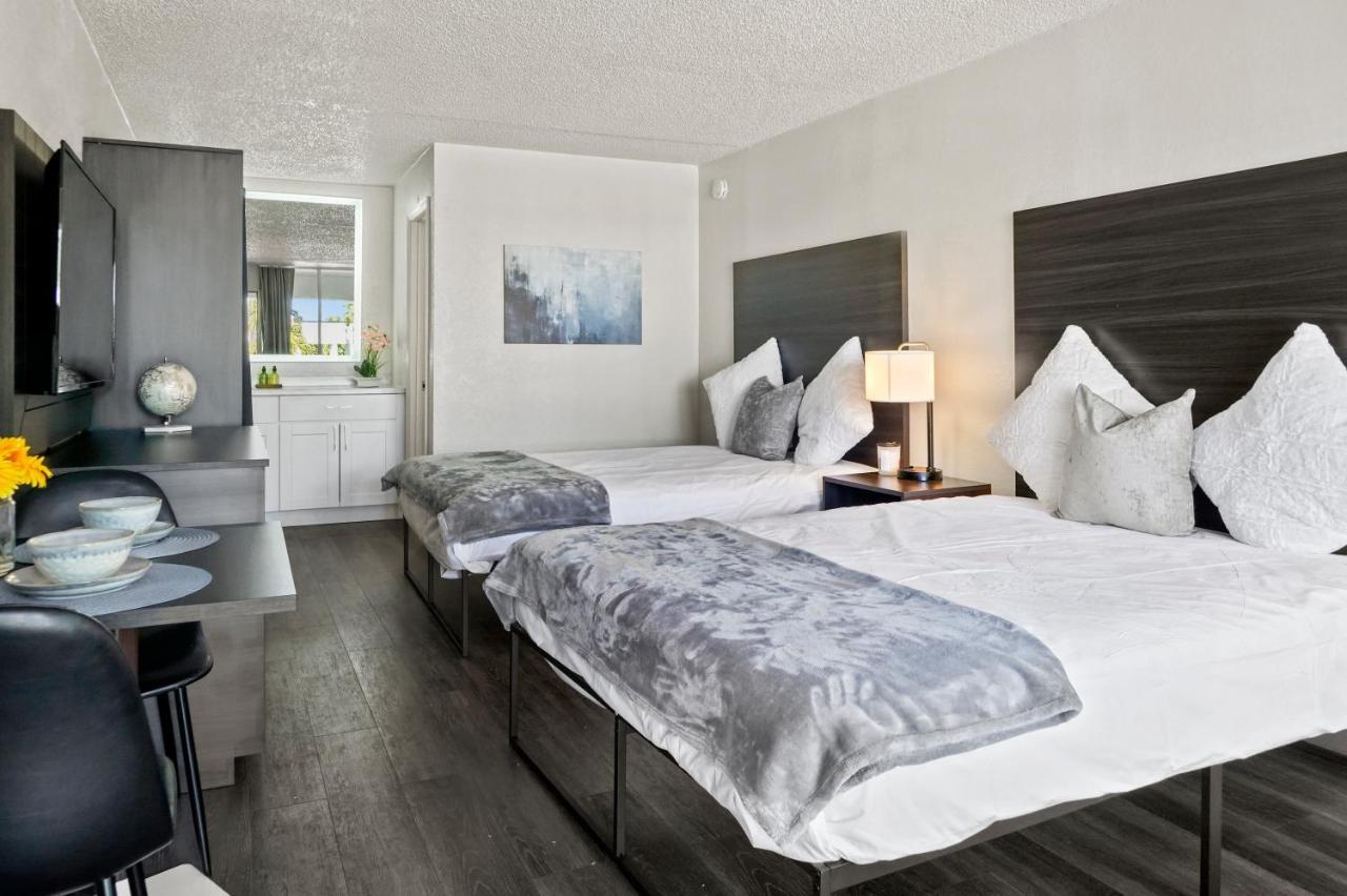Deluxe Queen Room