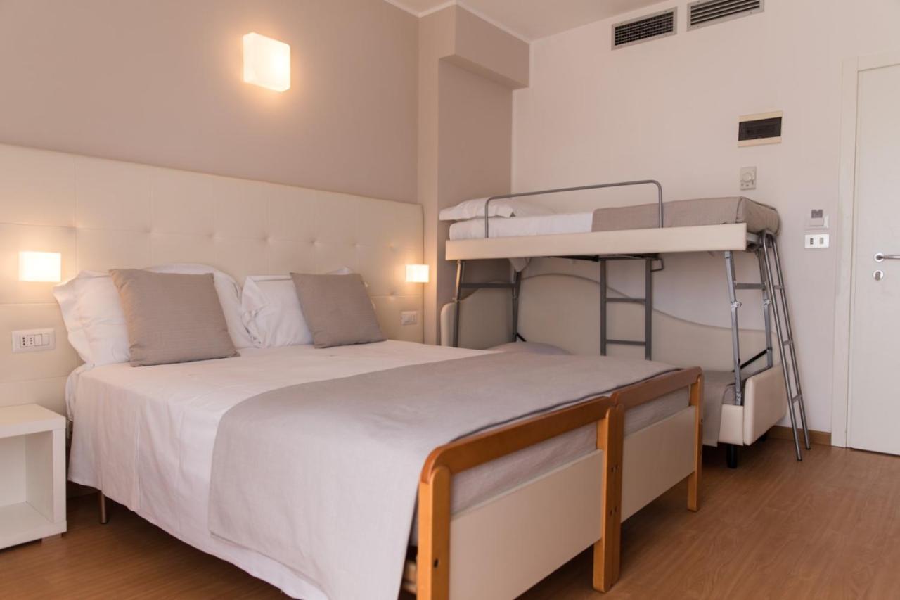 Quadruple Room,1367670035:JPEG