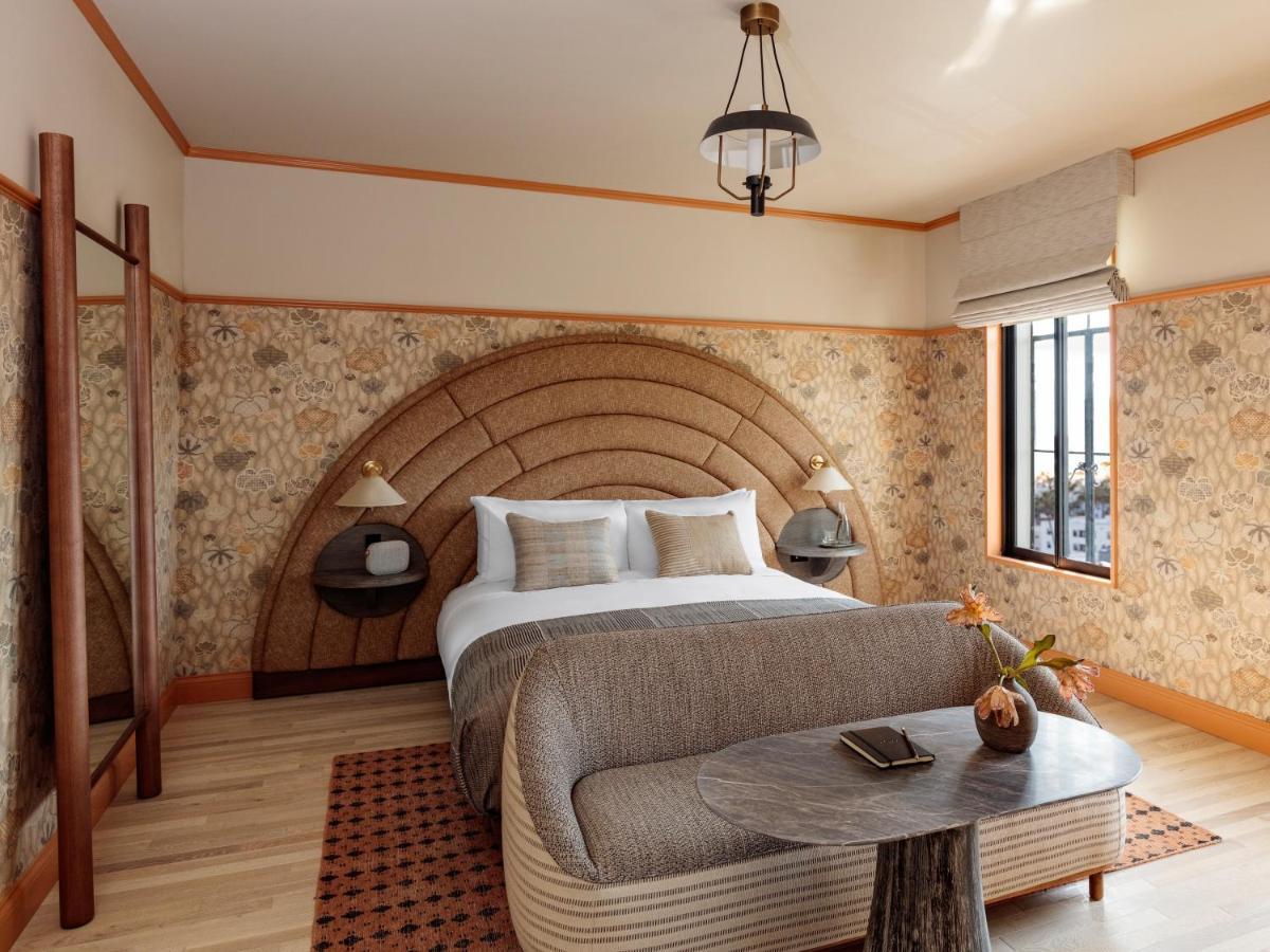 Landmark Deluxe Queen Guest room 1 Queen