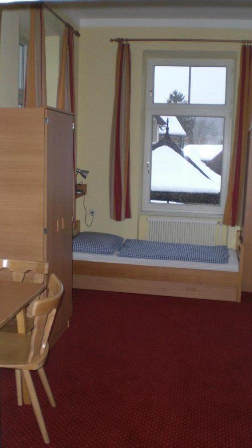 Single Room,1765584781:JPEG