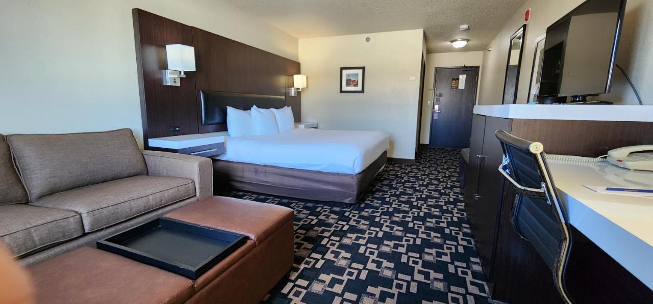 Queen Room Roll Shower Accessible or Non Smoking