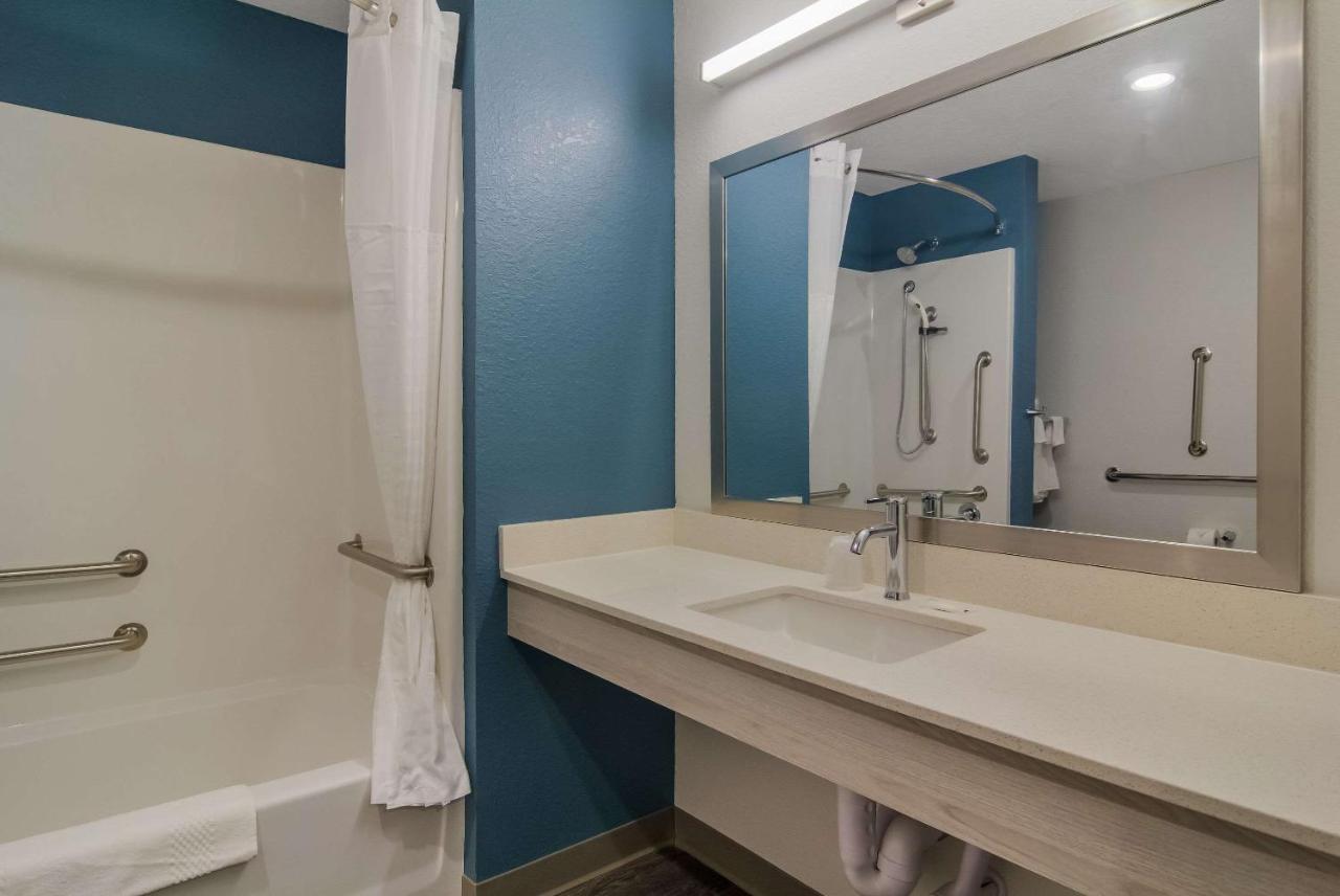 QUEEN SUITE ACCESSIBLE