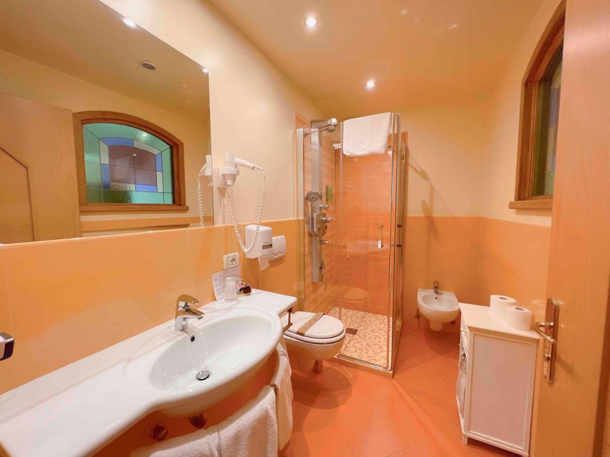 Standard Double or Twin Room Balcony