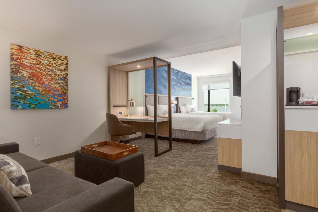 Queen Suite with Two Queen Beds, River View and Trundle Sofa - Hearing Accessible