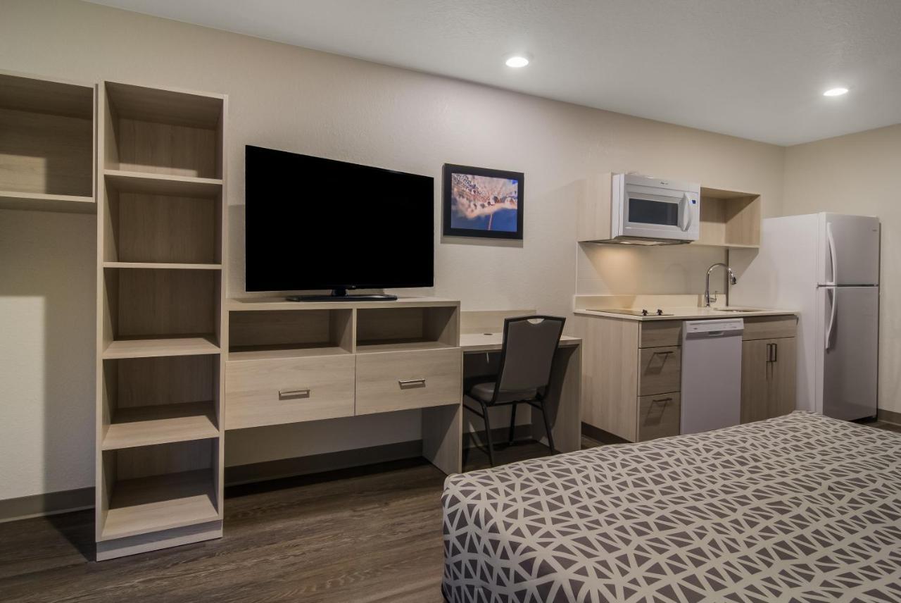 QUEEN SUITE W DISHWASHER (DISHES/COOKWARE INCLUDED)