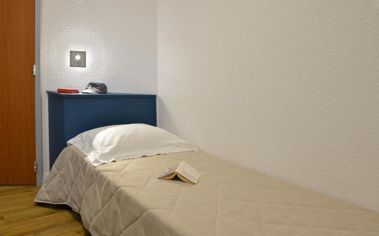 One-Bedroom Apartment,1375356821:JPEG