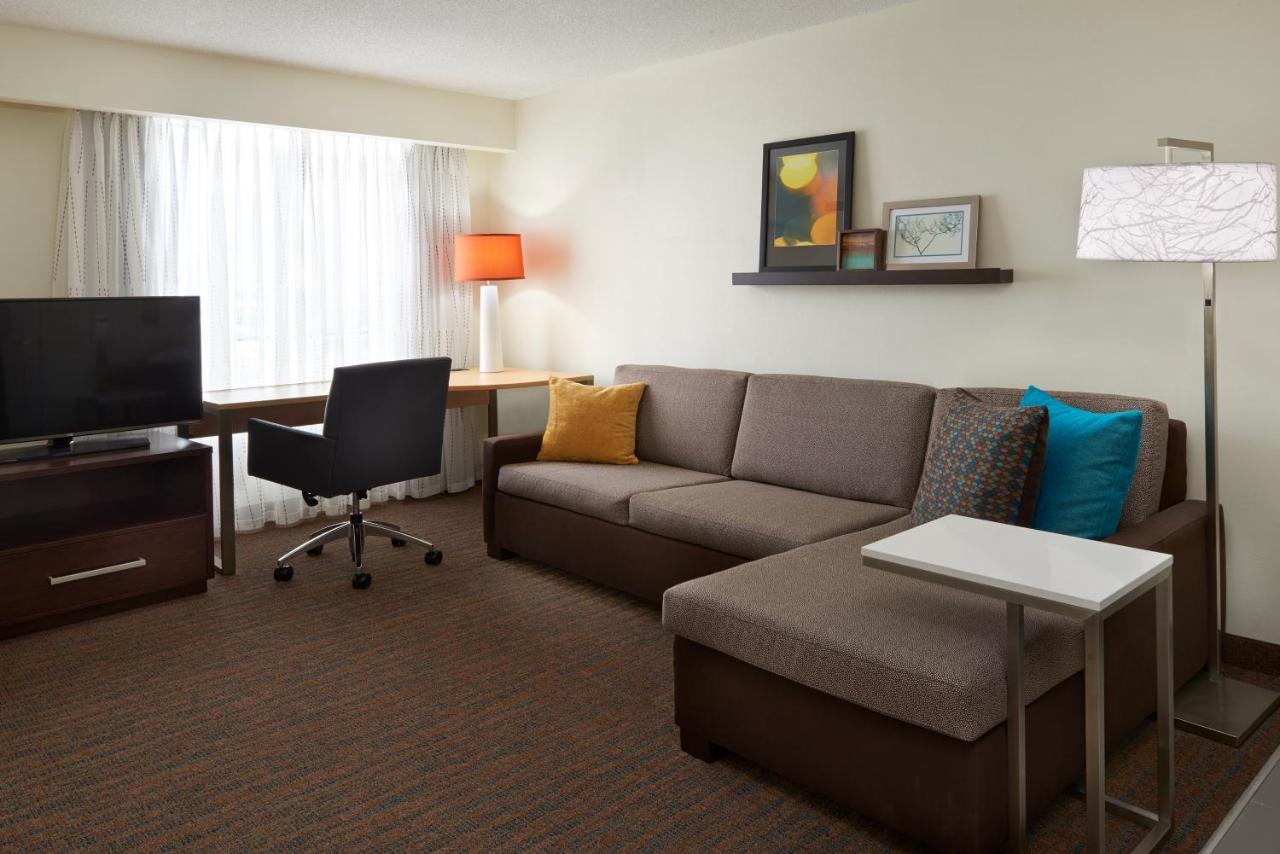 King or Queen Suite with Sofa Bed