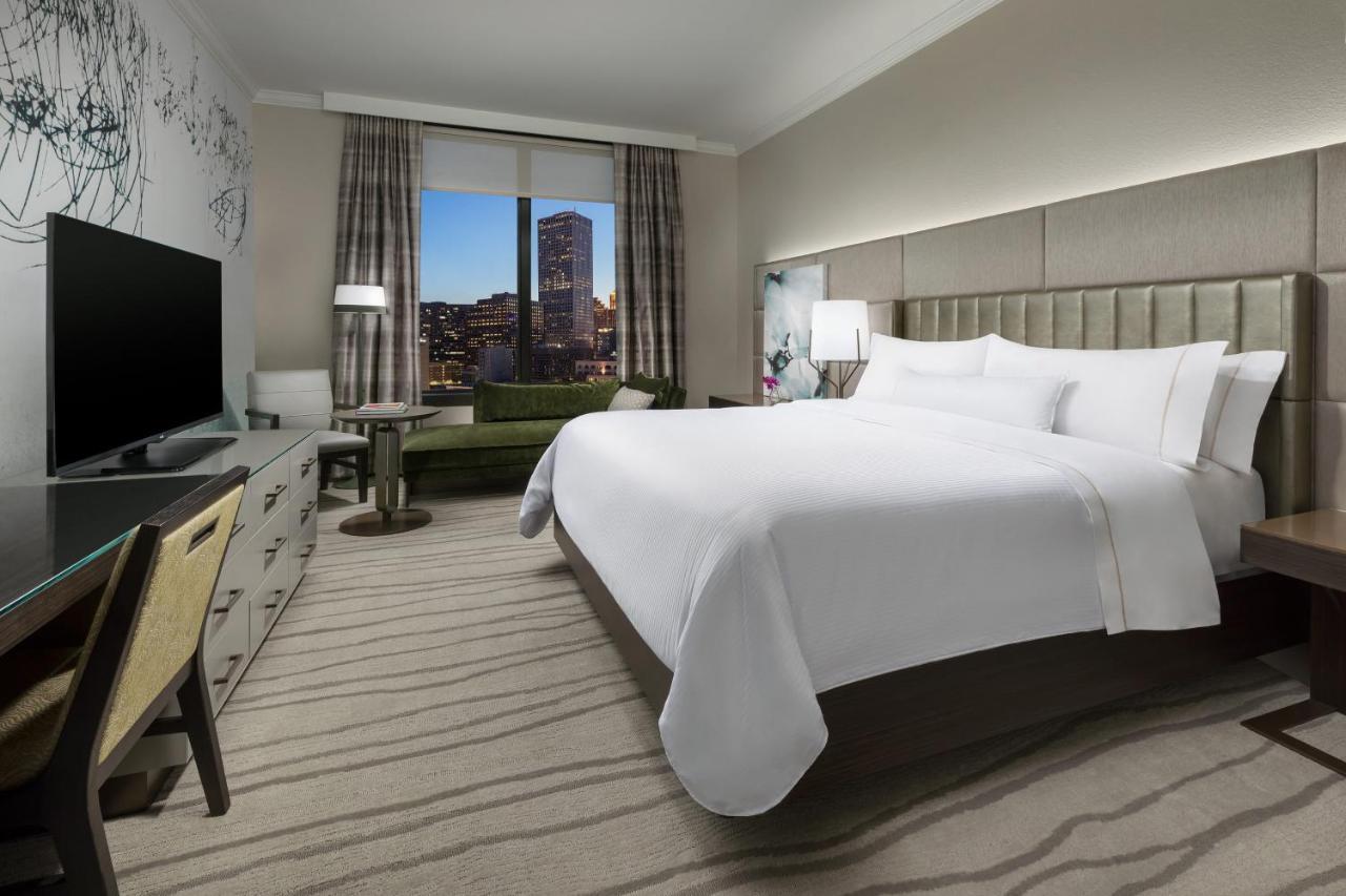 Deluxe City View King Larger Guest room 1 King
