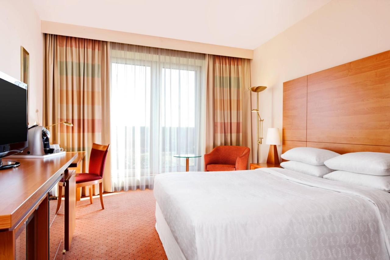 Superior Queen Room,1671865411:JPEG