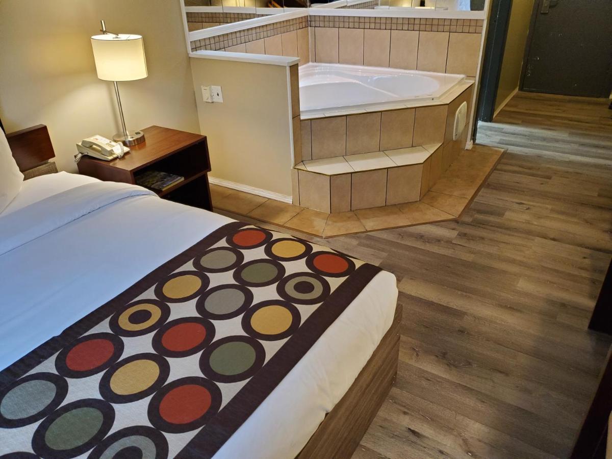 Queen Suite with Spa Bath- Non-SMoking