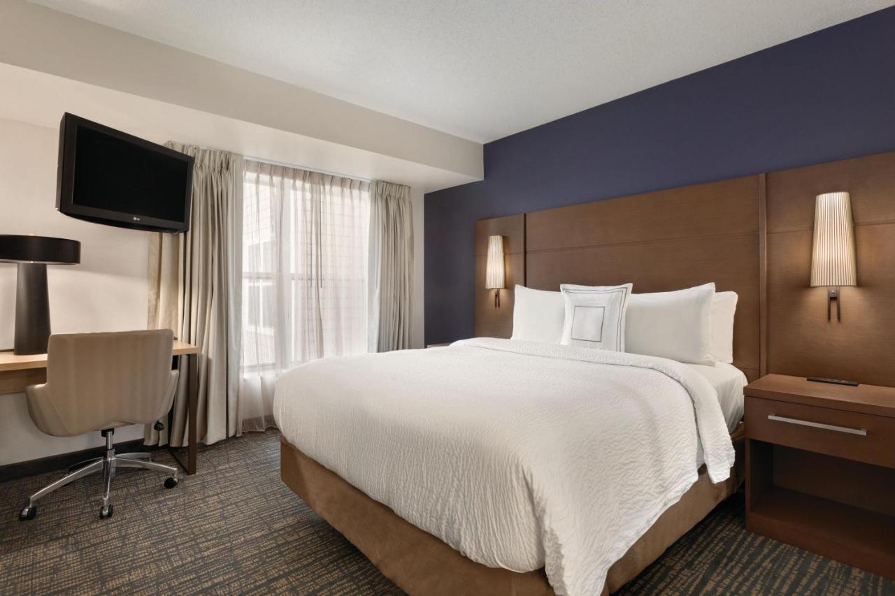 Two-Bedroom Queen Suite