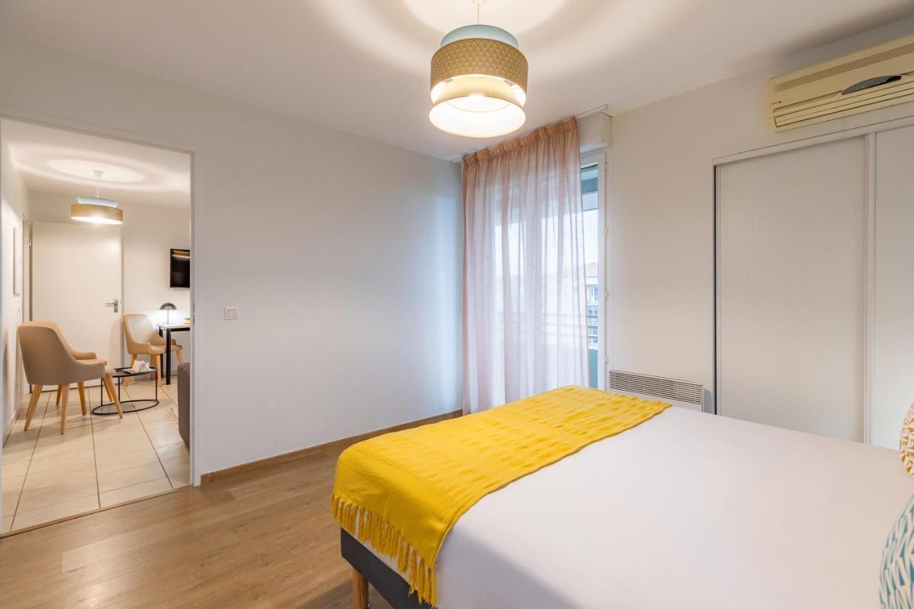 One-Bedroom Apartment,1381039043:JPEG