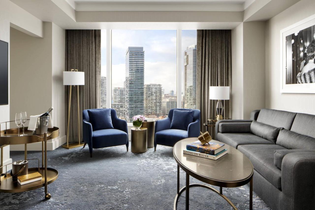 One Bedroom Corner Suite - 1 King bed, living room with sofabed