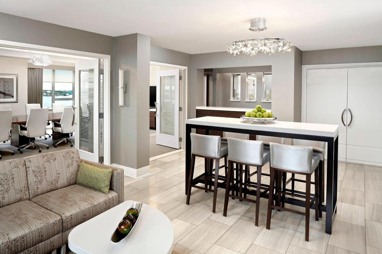 Executive Crown Suite 1 Bedroom Presidential Suite