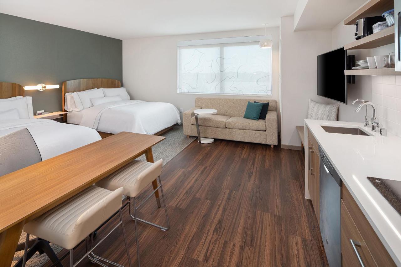 Studio, 2 Queen, Sofa bed