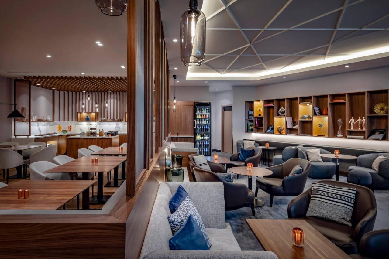 Junior Club Suite with Club Lounge Access