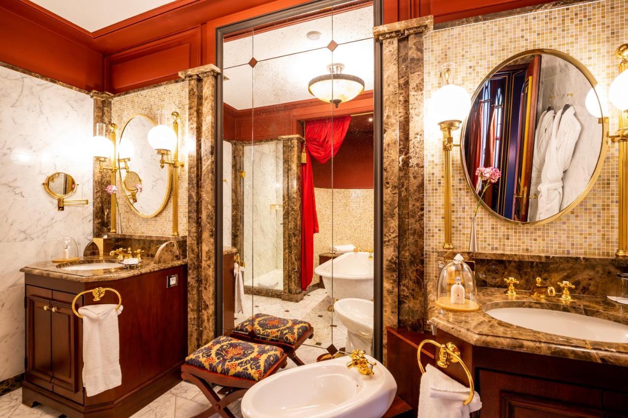 Royal Suite,1381645655:JPEG