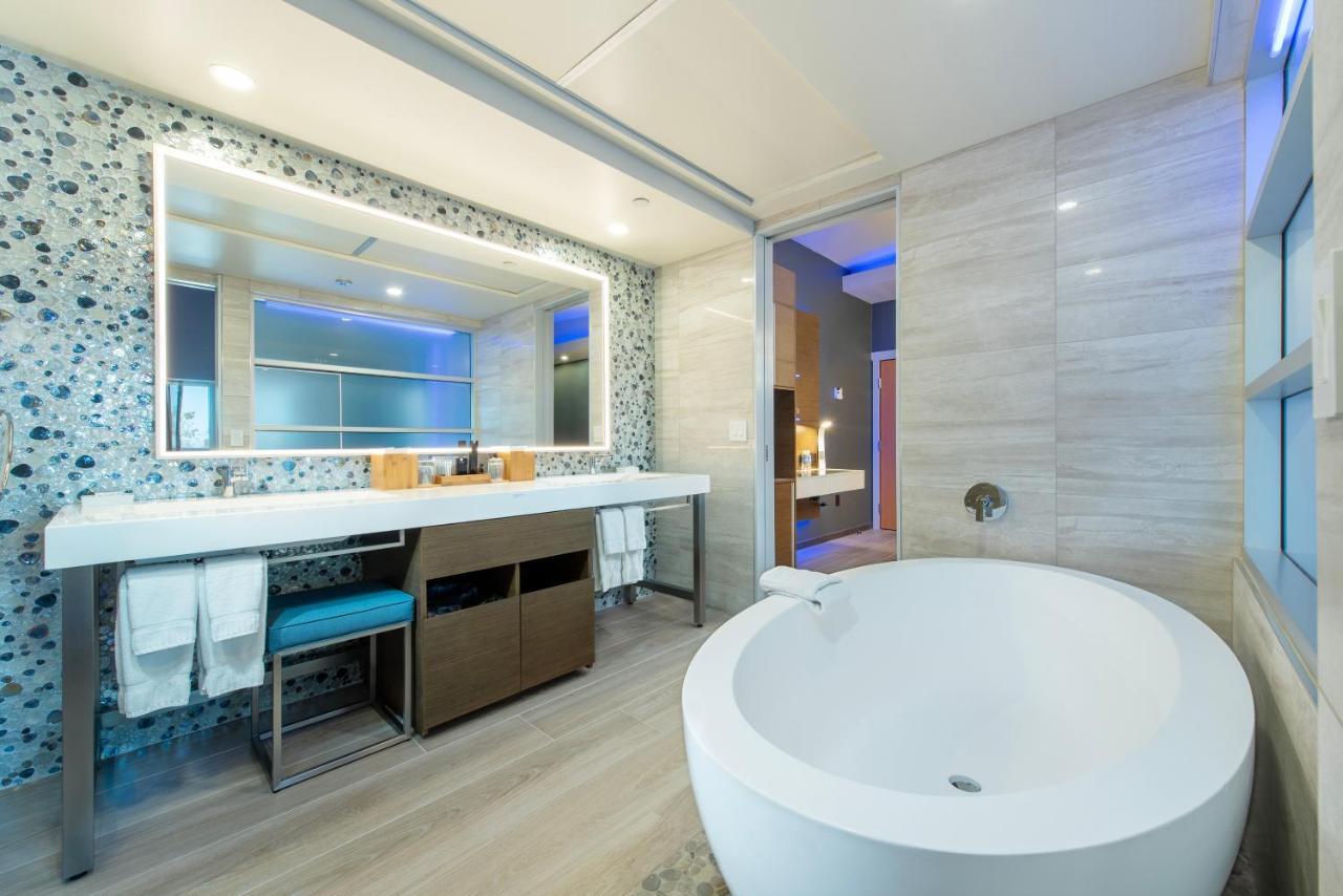 Executive Suite,1383033404:JPEG