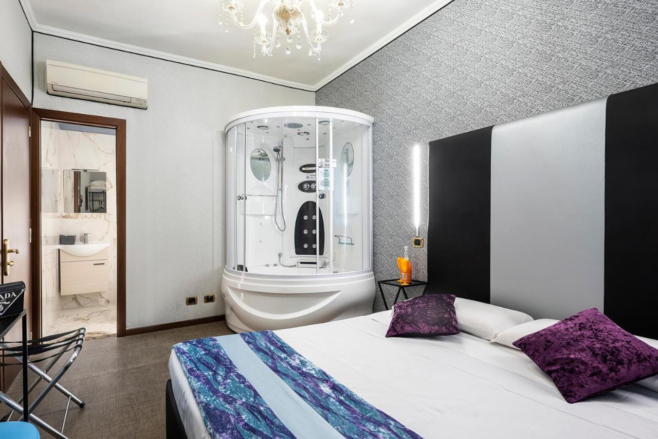 Deluxe Room Hot Tub