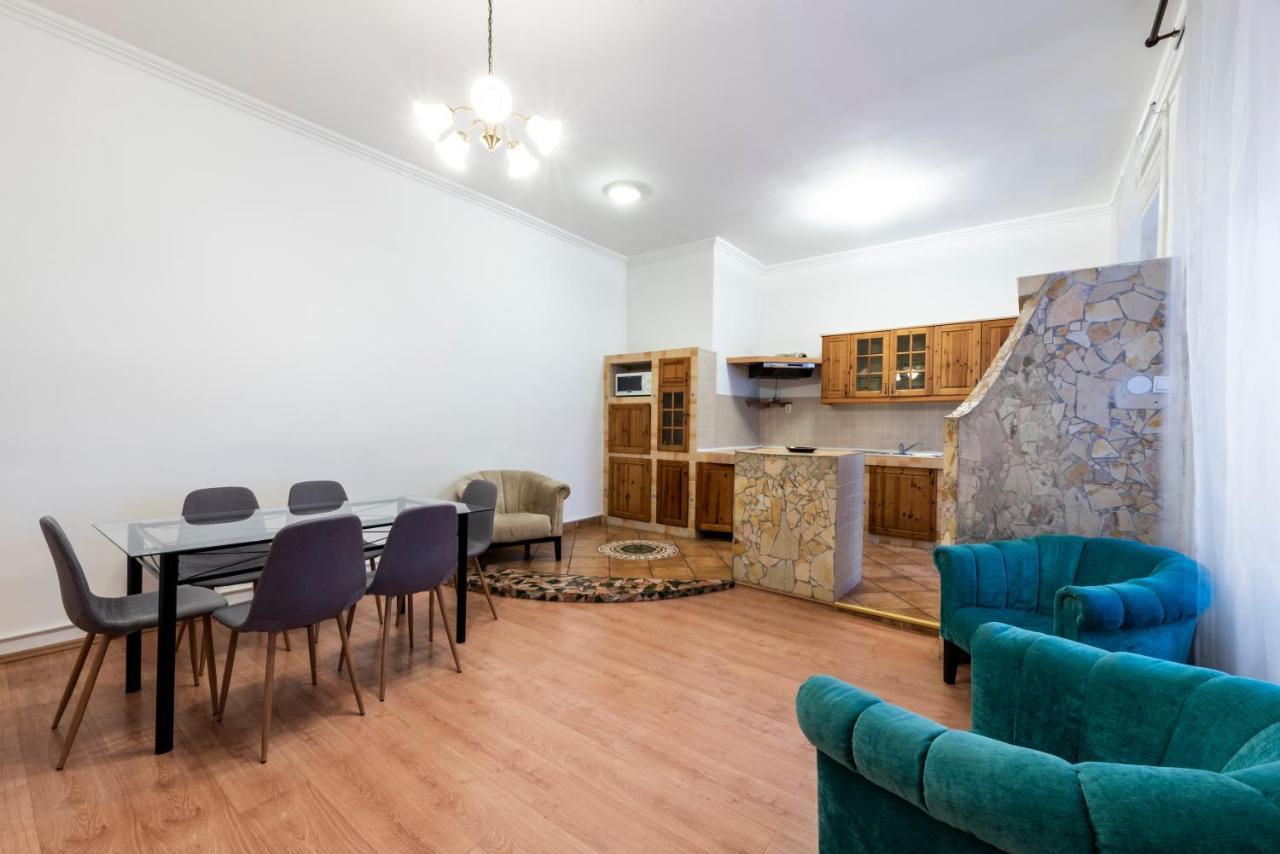 Large Two-Bedroom Apartment