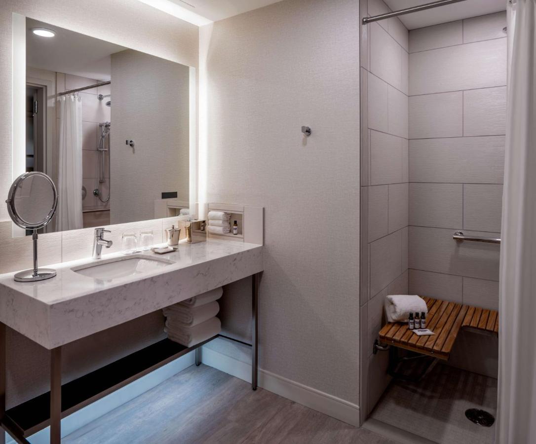 King Room with Roll-In Shower - Disability Access