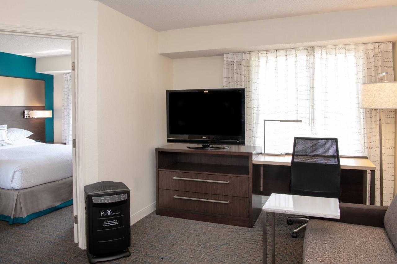 One-Bedroom King Suite Sofa Bed Allergy Friendly
