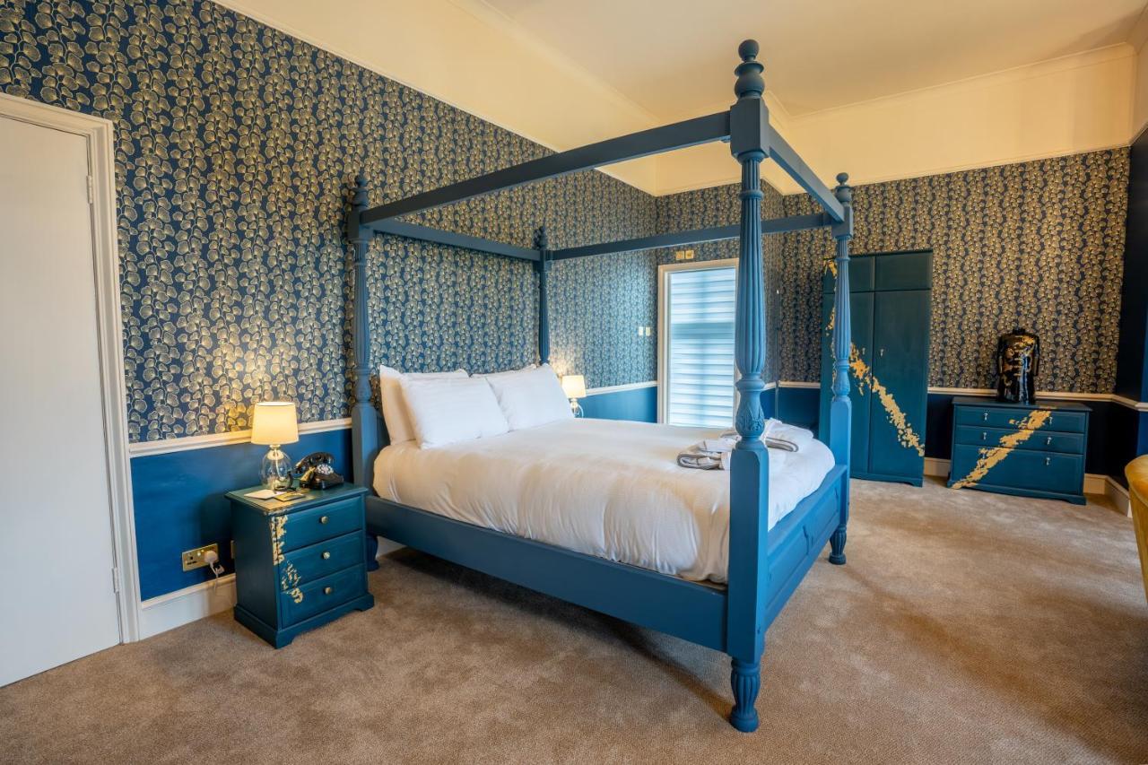 Mansion Deluxe Four Poster Room