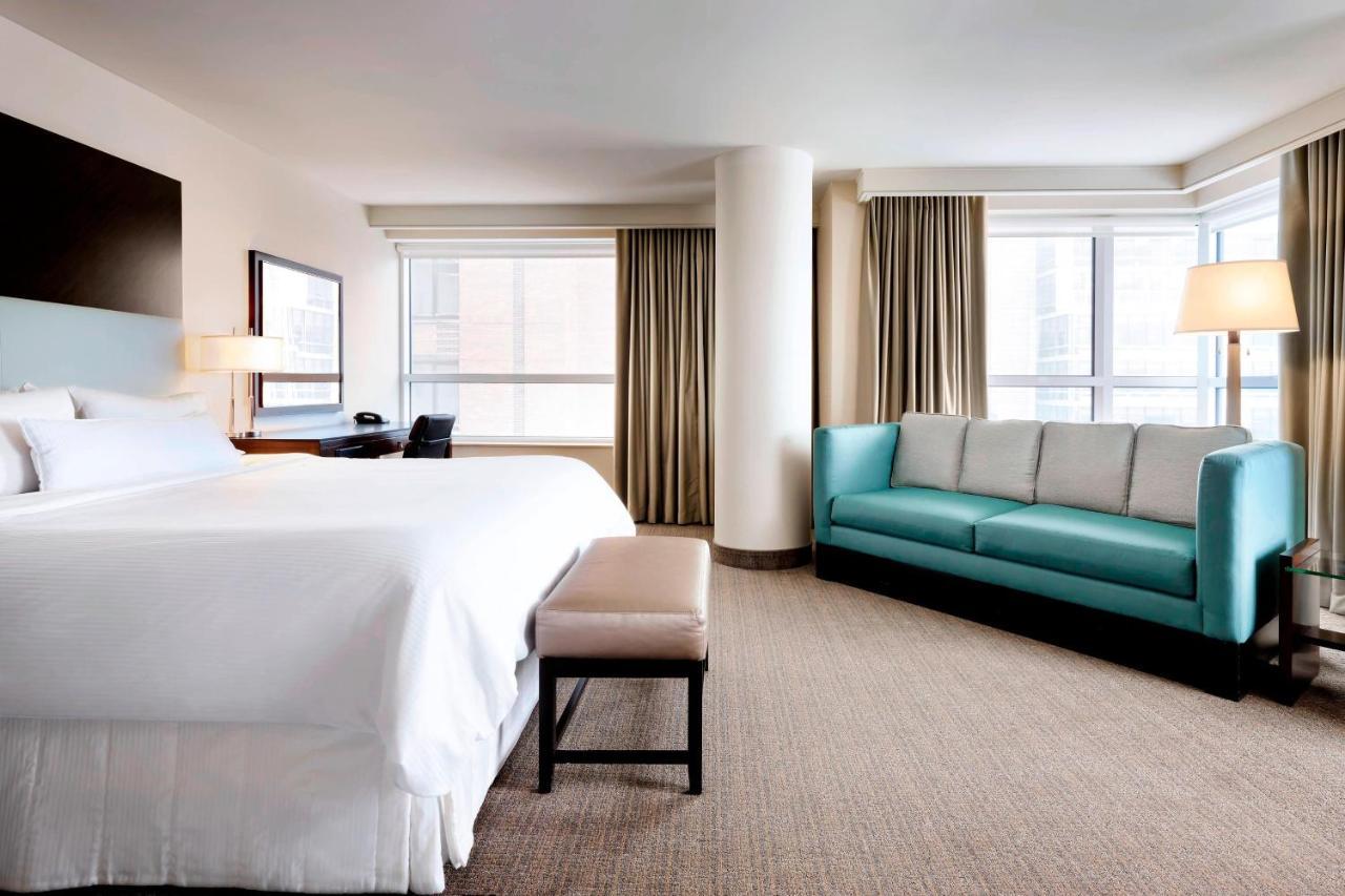 Corner King Room, Larger Guest room, 1 King, Corner room