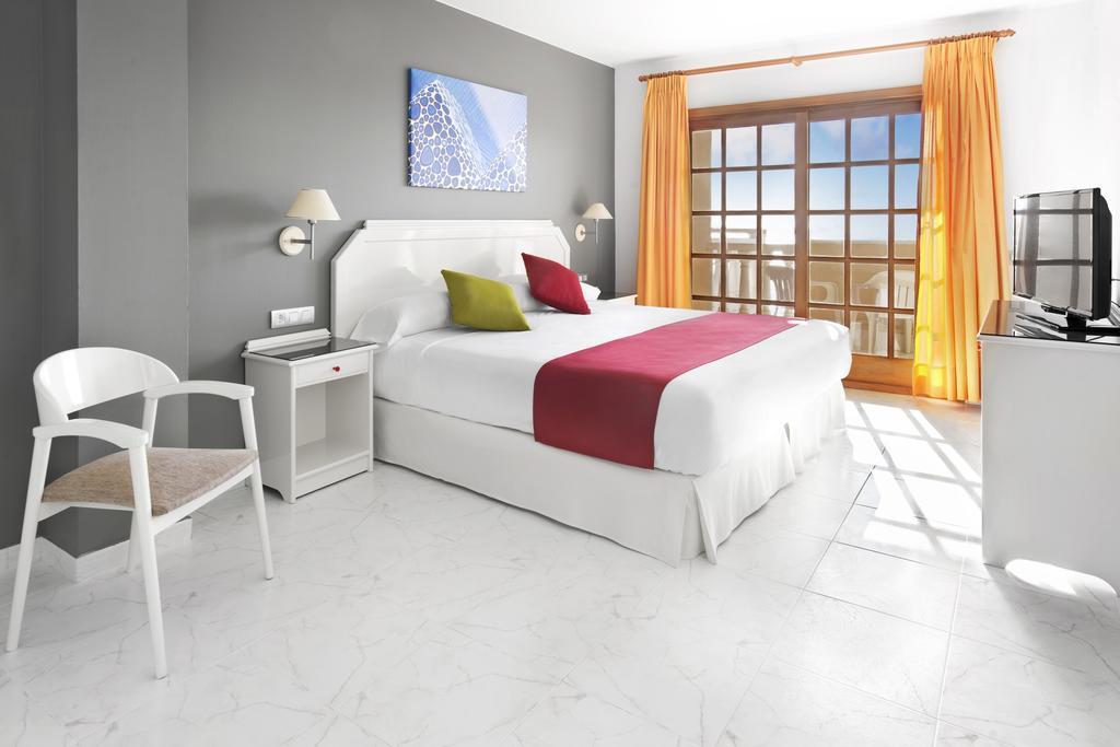 Quarto Duplo Deluxe (2 Adultos)