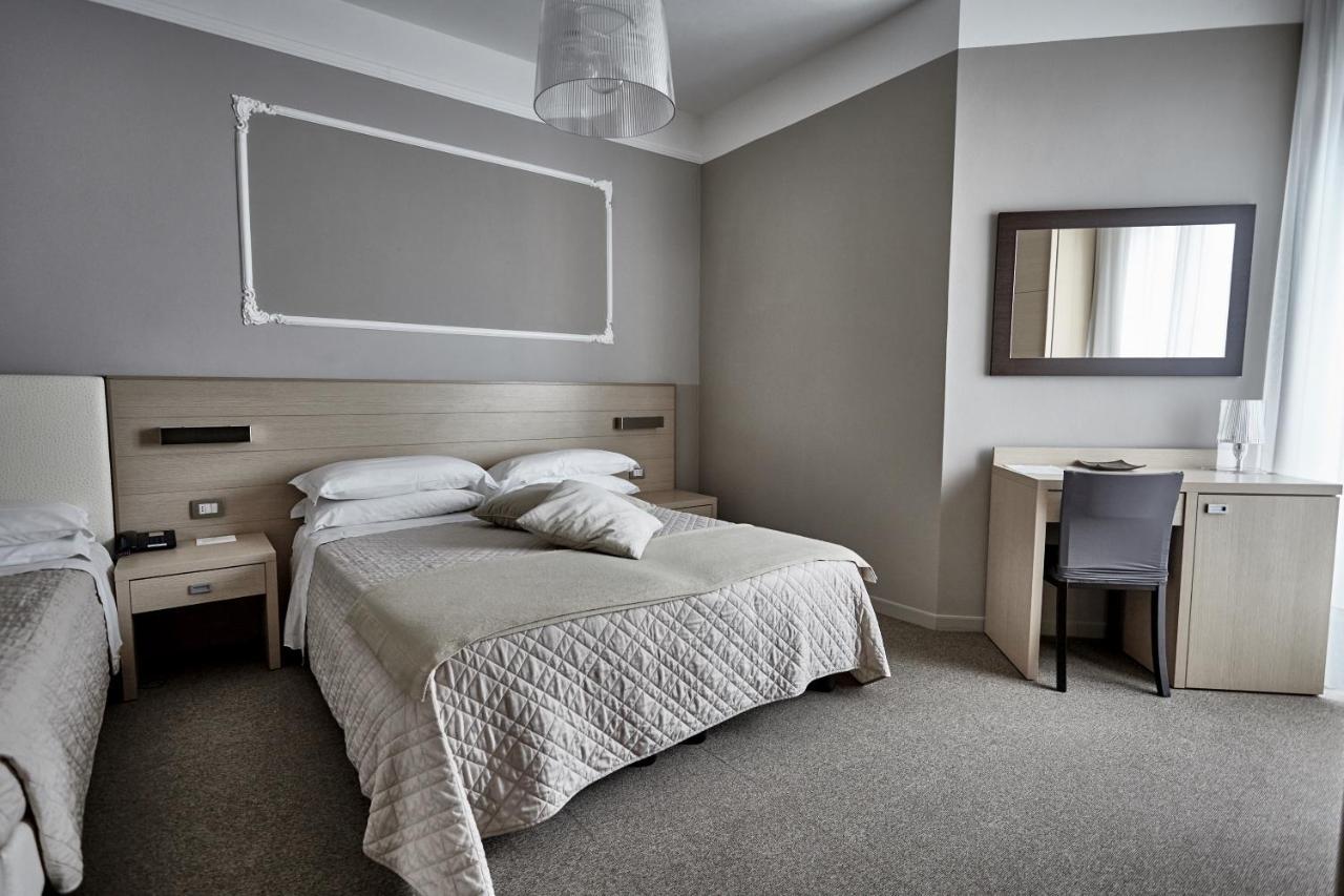 Triple Room with Side Sea View