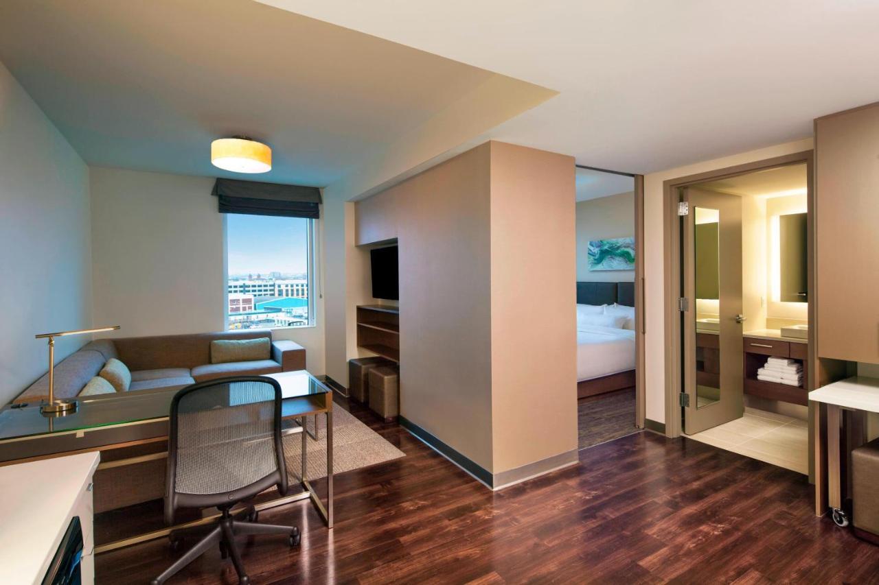 1 Bedroom King 1 Bedroom Suite 1 King Sofa bed