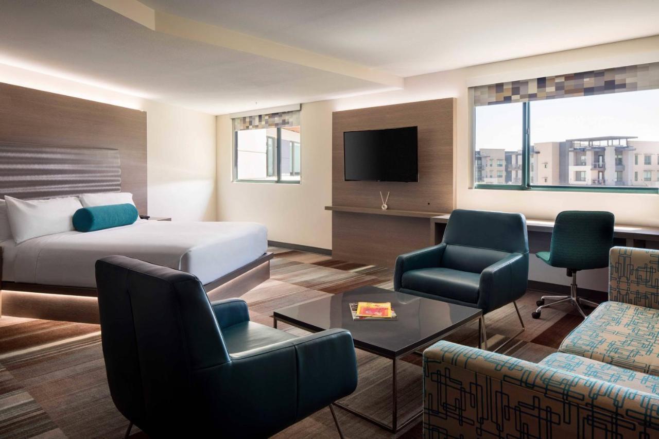 Sweet Suite, 1 Bedroom Studio Suite, 1 King, Pool view